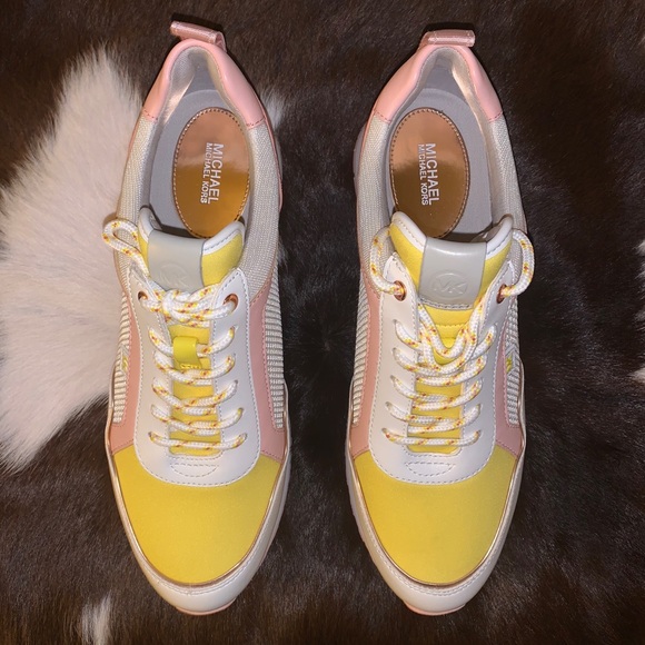 MICHAEL KORS MADDY TRAINER SNEAKERS - Picture 2 of 5